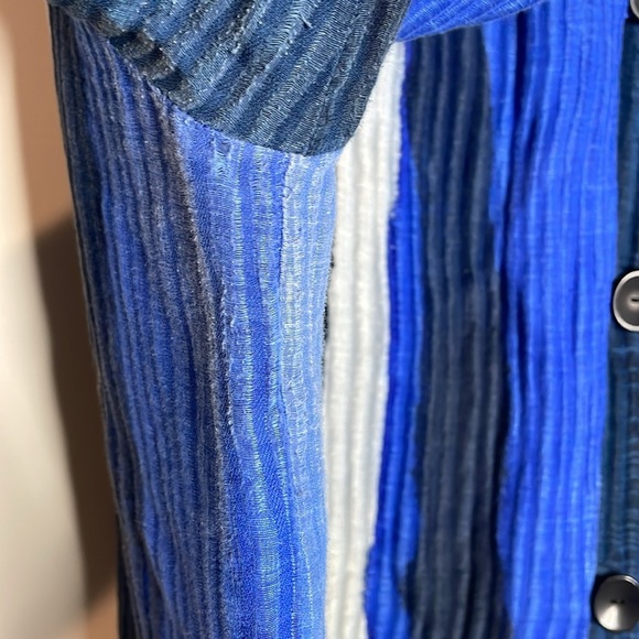 SOLD Kay Chapman | Women’s Colorful Silk & Linen Blend Button Down Shirt - Picture 6 of 7